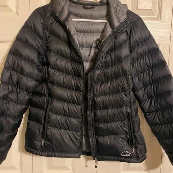 L.L. Bean Women's Ultralight 850 Down Hooded Quilted Packable Puffer Jacket - Picture 1 of 5
